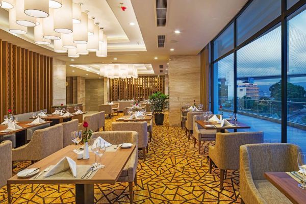 Wyndham Legend Halong Hotel (Hạ Long)